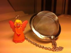 Tee Ei "Schutzengel", Edelstahl mit Anhänger Engel