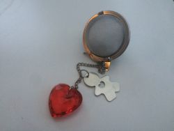 Tee Ei "For Lovers", Edelstahl mit roten Herz Anhänger und Junge